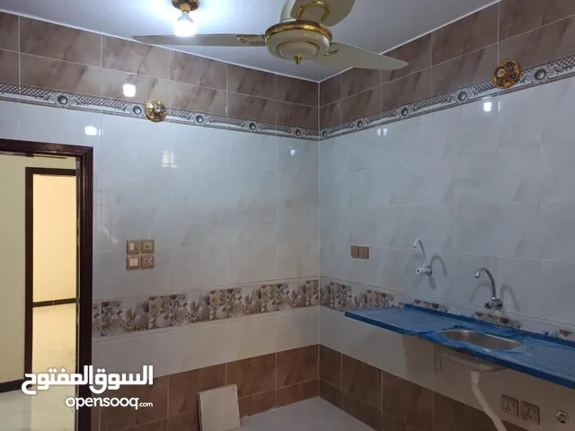 20 m2 5 Bedrooms Apartments for Rent in Al Mukalla Other