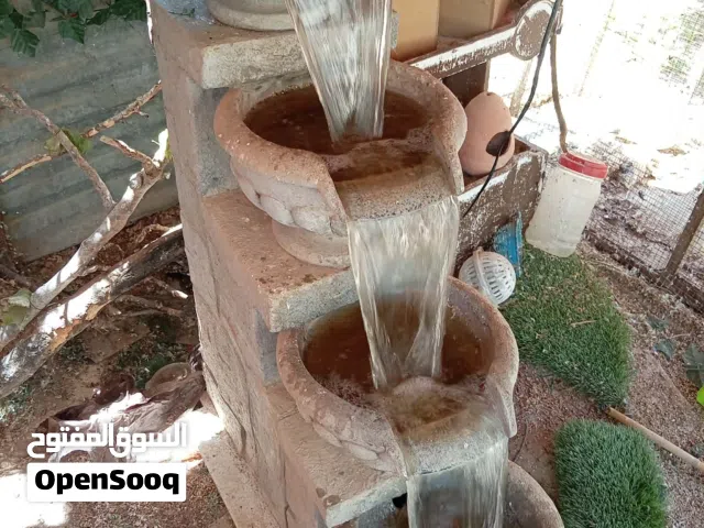 شلال ماء    حجر