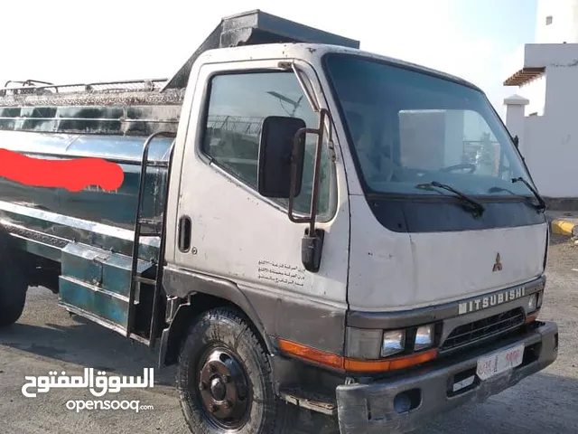 Flatbed Mitsubishi 2003 in Aden