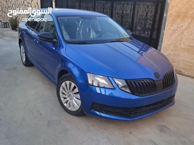 سكودا اوكتافيا 2020 بنزين اتومات يد صفر البيع بسبب التجديد سياره جديده وشركه من جميعه بسعر مغري كاش