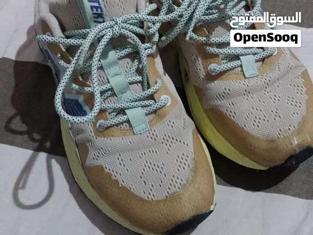 حذاء رياضي مقاس 41 /5