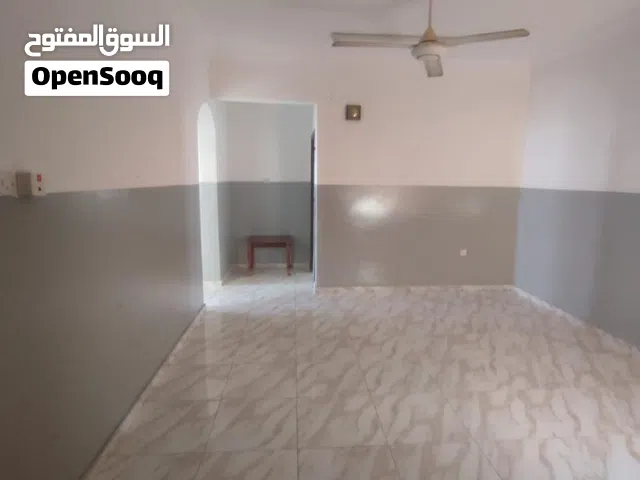 شقه للإيجار غرفتين وصاله والإيجار 140 ريال منطقه الشرادي السيب موقع ممتاز مواقف قريب الخدمات