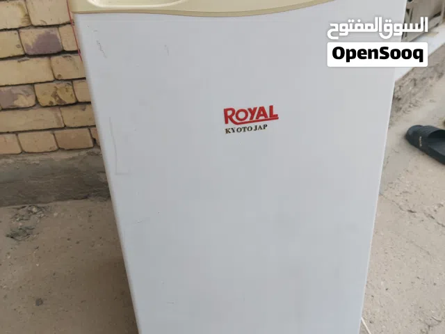 ثلاجة صغيرة نظيفة وشغالة