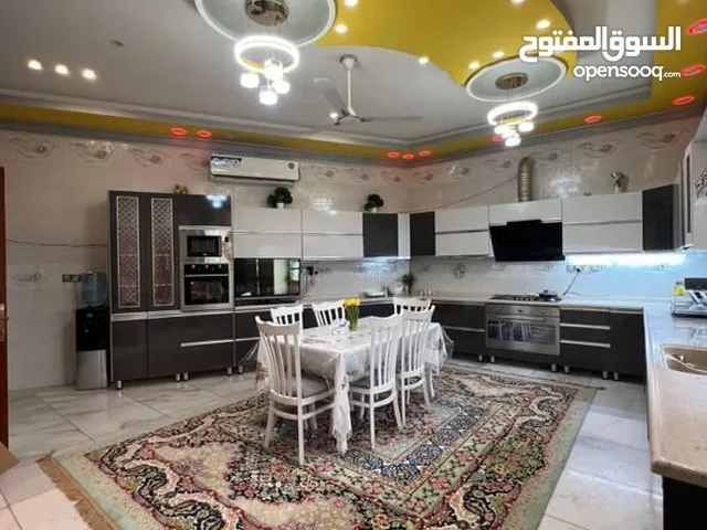 330m2 5 Bedrooms Townhouse for Sale in Basra Baradi'yah