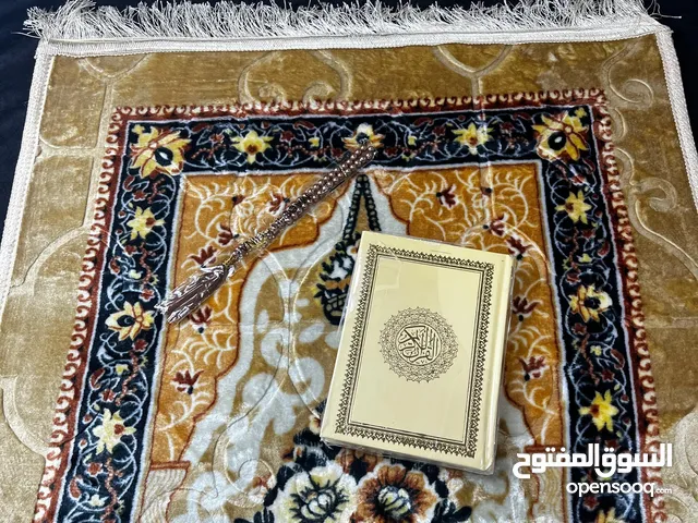 سجادات صلاة مع قران ومسبحة نفس اللون ماوفر الوان بيج وسكني ونهدي