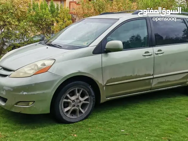 Used Toyota Sienna in Sabratha