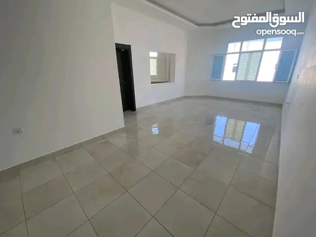 1111m2 3 Bedrooms Apartments for Rent in Northern Governorate Saar