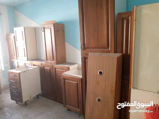 مطبخ فرمايكه خشب لاتيه جلايه وشفاط ورخام مجله حوضين