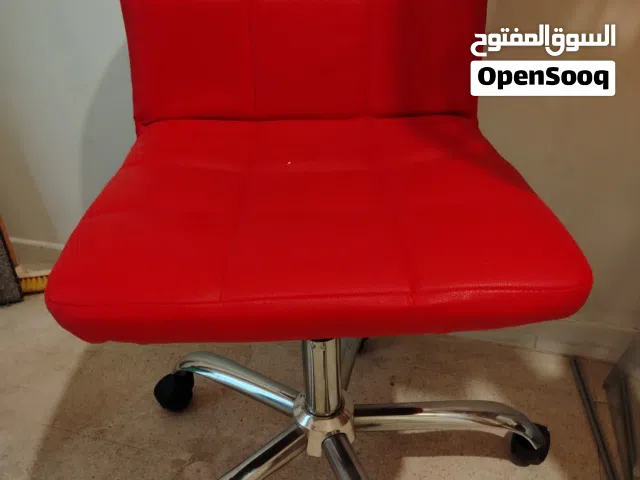 كرسي مكتب او مطبخ
