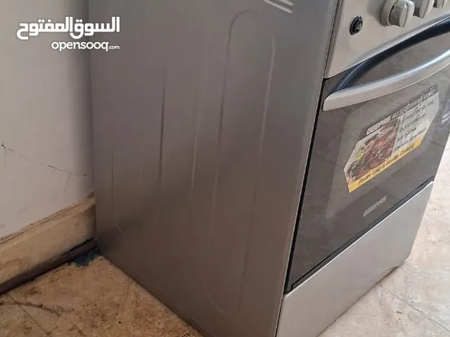 طباخه مع فرن بحاله ممتازه البيع بغرض السفر