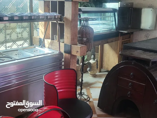 مطعم ومطبخ إنتاجي للبيع او الضمان في شارع المدينة المنورة بجانب حلويات ب لبن للبيع مع جميع معداته