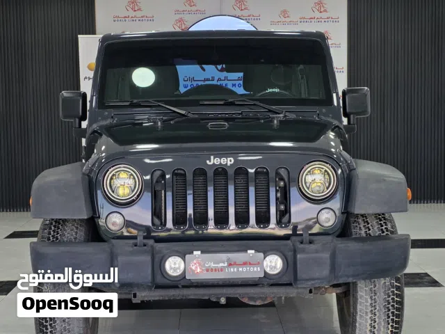 Jeep Wrangler 2017 سيارة الهيبة والبر، معروفة بقوتها وتحملها في أصعب الطرق.