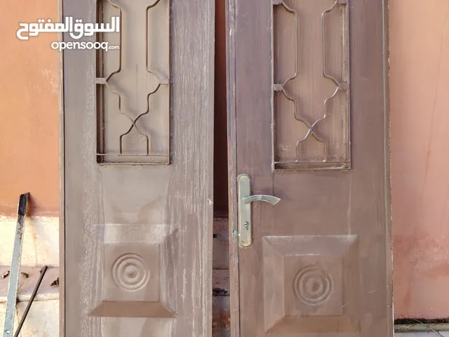 باب ثقيل جدا للبيع