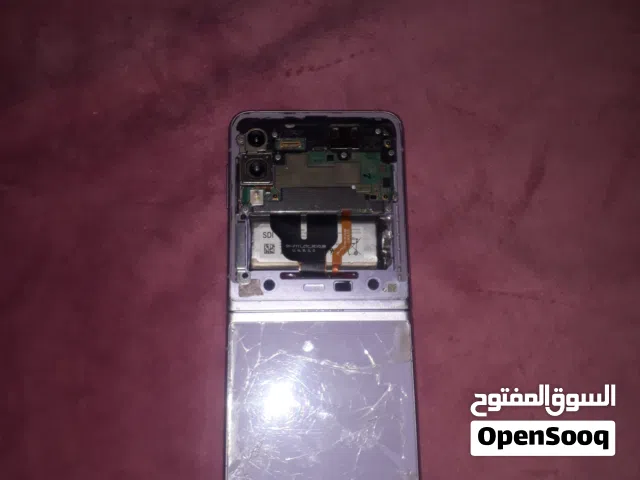 Samsung Galaxy Z Flip3 5G 256 GB in Basra