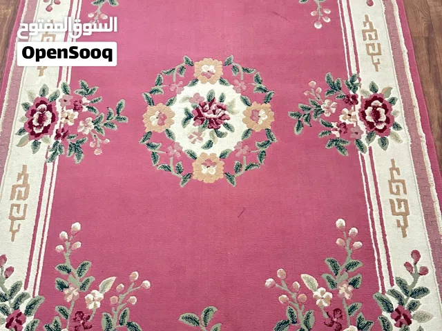 مفرشه و كراسي و طاوله