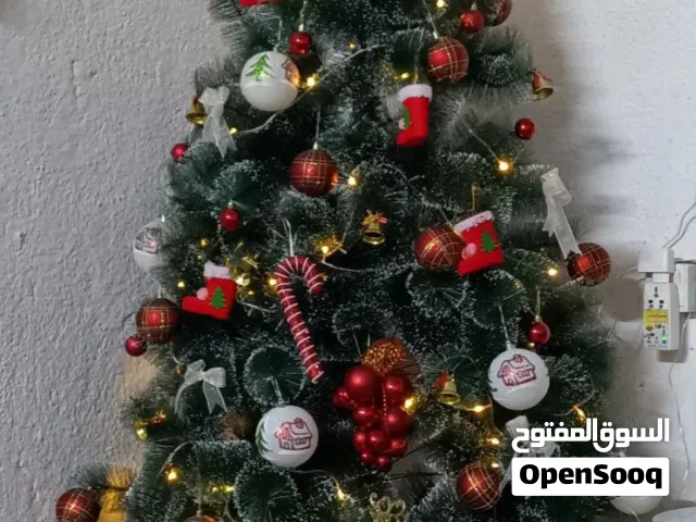 شجره كرسمس قياس 210 للبيع مع الزينه
