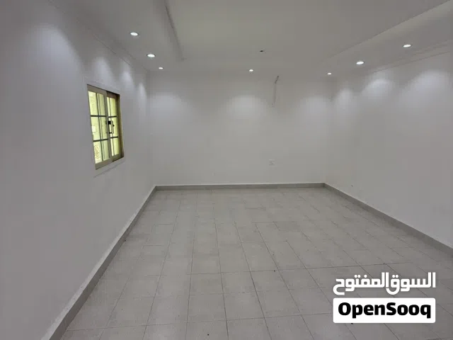 للايجار شقة القصر قطعة 4ب