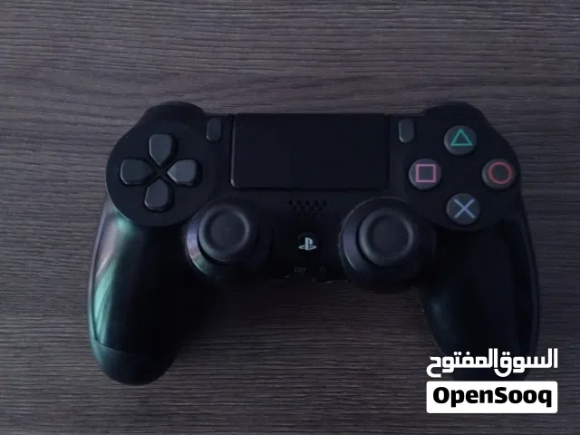 يد بلايستيشن فور أصلية لون اسود للبيع