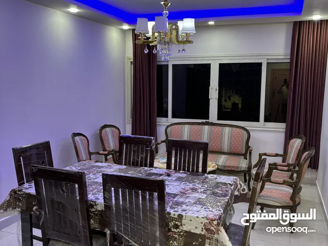 شقه 90 م2 صافي، تشطيب وتمديدات ومفروشات واجهزه جديده وراقيه، بنا خرسانه سميك، محظوظ صاحب النصيب..