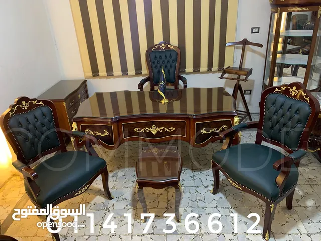 مكاتب اداريه كلاسيك،مكتب وزاري خشب زان احمر روماني مطعم بنحاس اصلي مع طقم كراسي جلد مستورد