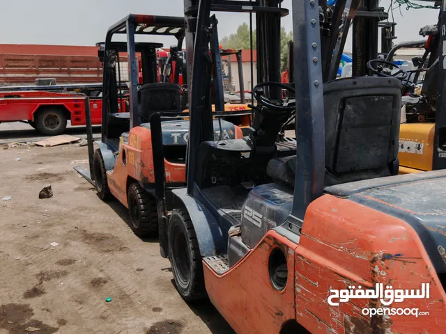 تأجير معدات ثقيله رافعه شوكيه أحجام 2.5 طن إلى 16 طن سيزر لفت مقاسات 8 إلى 16 متر كهربائية مان لفت