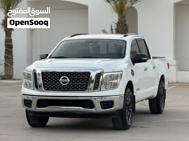 2017 نيسان تايتن SV
