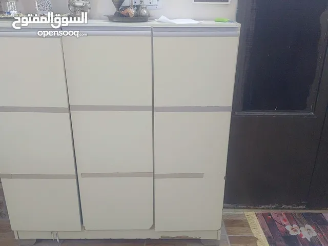 طاولة احذية وطاولة تلفزيون