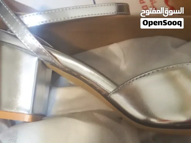 احذيه  هيز نسائي جميع الاشكال مجموعه بسعر مغري