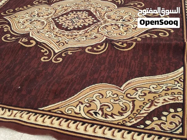 سجادة 4/4 نضيفة للبيع