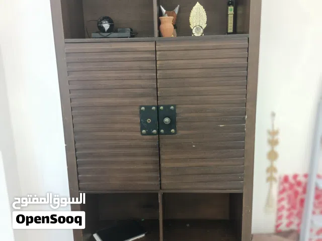 خزانة خشب ثقيل