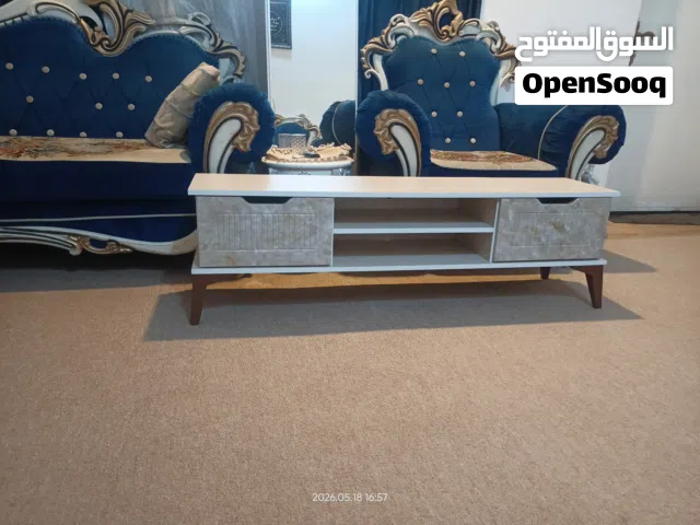 ميز شاشه للبيع غير مستخدم