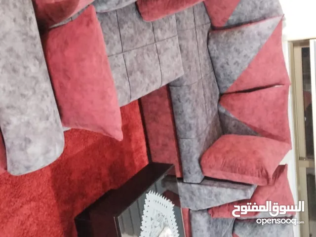 صالون كامل مستعمل بحالة الجديد مع ملحقاته للبيع
