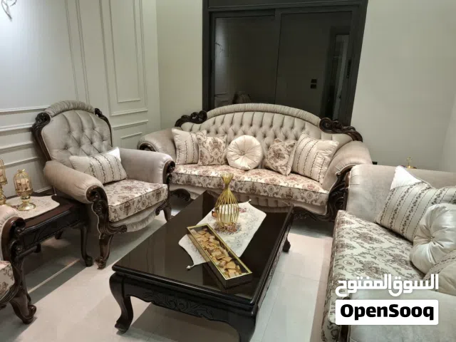 للبيع طقم كنب ثقيل وفخم تفصيل استعمال بسيط