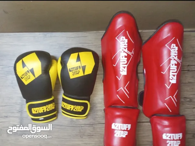 كفوف ملاكمة وواقيات الاجرين ماركه 2 TUF نطاف مش مستعملين ولا شخط