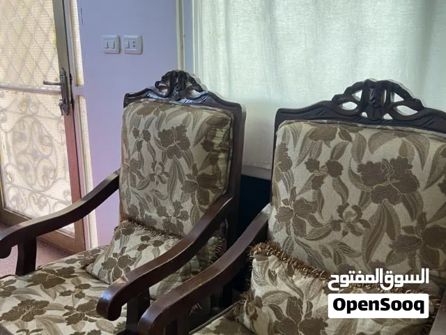 كنب مستعمل 7 مقاعد بحاله ممتازة + طقم طربيزات