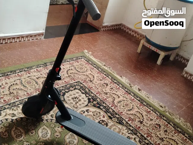 سكوتر حجم ( الكبير ) جديد كارتون غير مستخدم ممشه الشحنه الواحده 50 كيلو _ السرعه 40