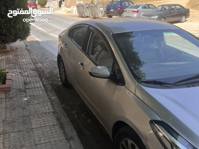 كيا K3 2018 صالون سيدان للبيع فل ما عدا الفتحه لون سيلفر