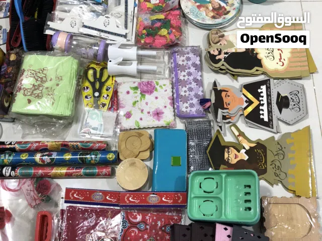 340 قطعه نثريات للبيع بضاعه اغلبها نصف دينار وفي اشياء اغلا دينار ودينار ونص وبضاعه ربع دينار قليله