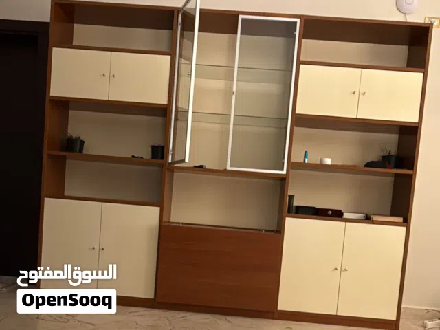 مكتبه نضيفه جدا للبيع لأعلى سعر