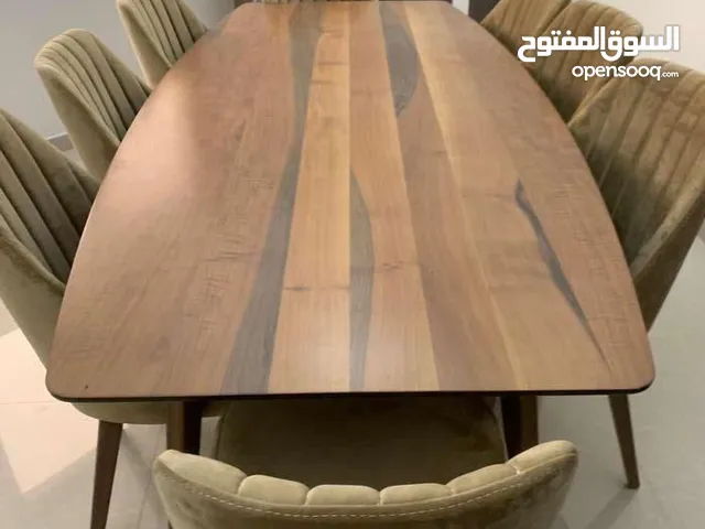 طاولة طعام تسع 8اشخاص