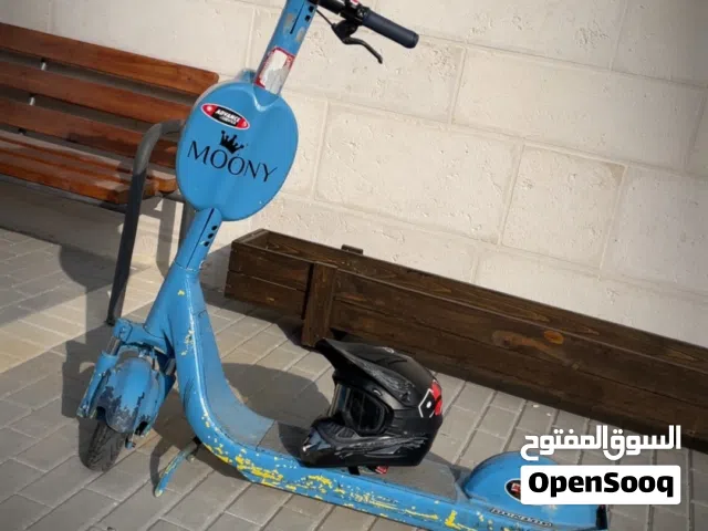 سكوتر ويند مع خوذه