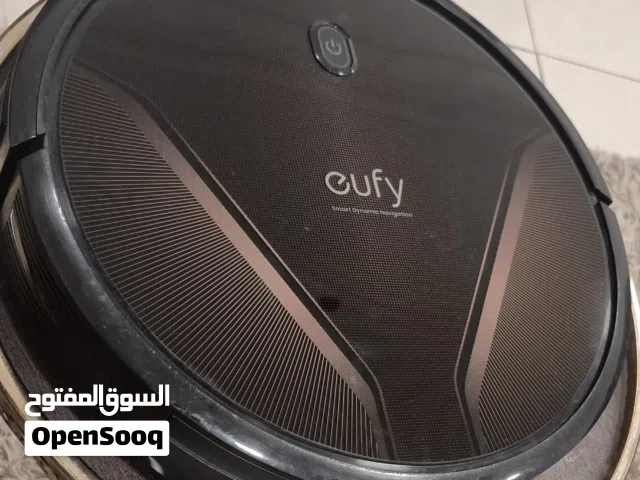 مكنسة وممسحة يوفي روبوفاك جي 20 هايبرد (Eufy RoboVac G20 Hybrid) ذات لون أسود.