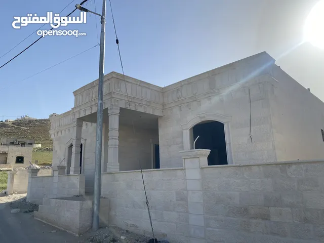 بيت عظم للبيع واجهه حجر مقصور من الداخل مسور من الخارج وبورسلان كامل داخلي موجود مطوب ومرخص