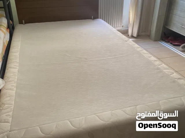 تخت جديد في حالة الوكالة للبيع