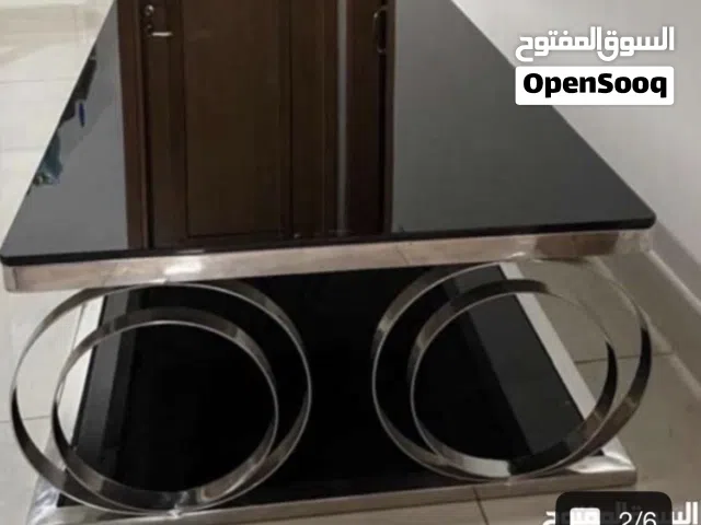 طاولة معيشة نظيفة