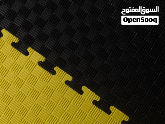 ارضيات فوم لفرش جميع الصالات الرياضيه والترفيهيه باللونين اصفر اسود دبل فيس سماكة 2.5سم متوفر بكميات