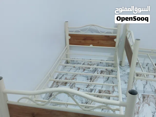 سرير اطفال 1.80*1 شبه جديد