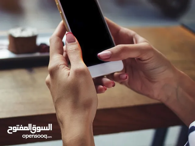 مساعدة في الرد على رسائل العملاء وتنظيم حسابات التواصل – 3 ساعات يوميًا