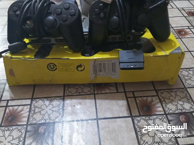 بلي ستيشن 2مستعمل مع جويستكات ويوجد فيه مايقارب 25لعبه أو أكثر