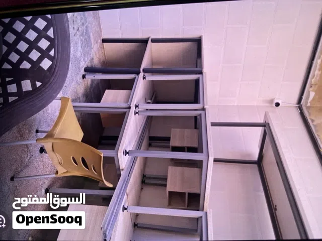 12 مكتب ثقيل قاعده حديد وخشب لاتيه للبيع مستعمل شبه جديد لون رمادي فاتح